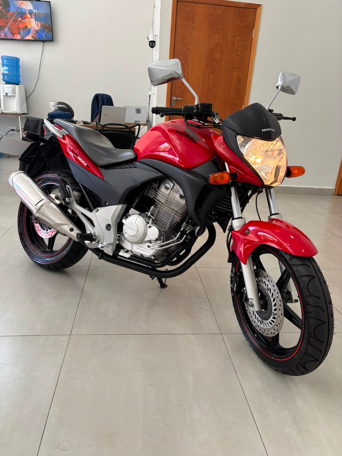 CB300