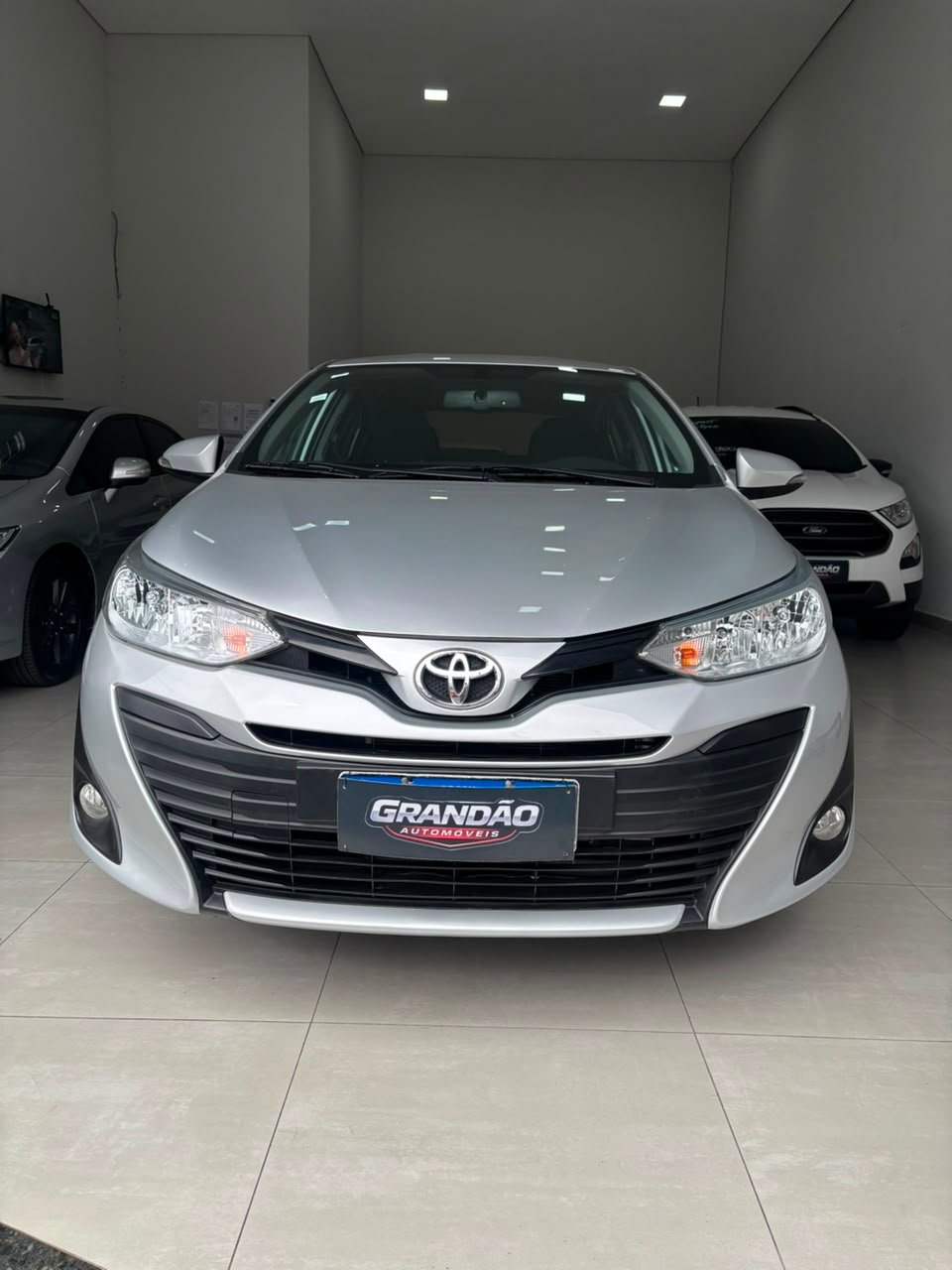 YARIS LX